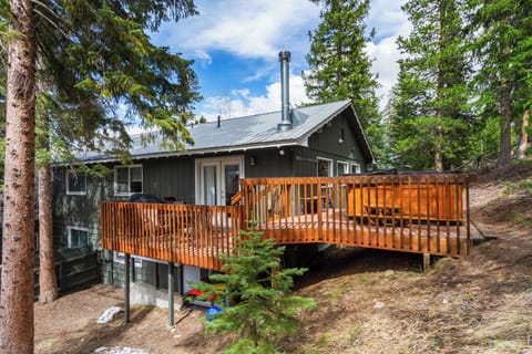 Large Side/back deck with a grill and seating