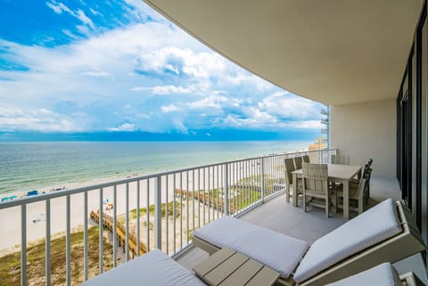 Condo, 3 Bedrooms | Property grounds