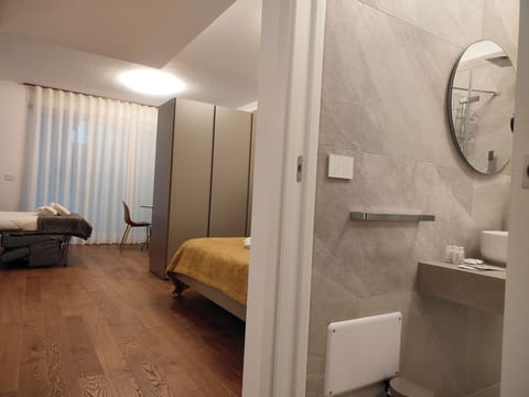 Deluxe Room, Balcony | Free WiFi