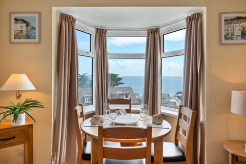 Apartment | Dining
