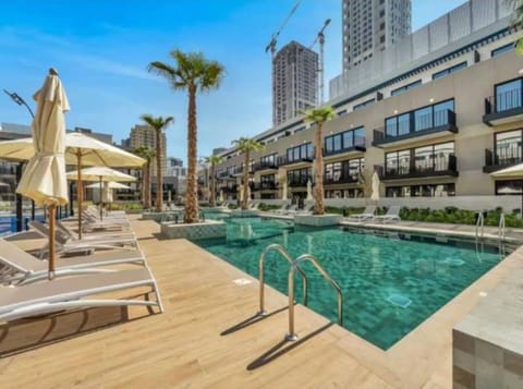2 outdoor pools