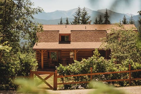 Welcome to Olympic View Haven! Where the mountain views are far and wide, wildlife is abundant, and the only sound you’ll hear is the wind through the valley. Come stay and find serenity️