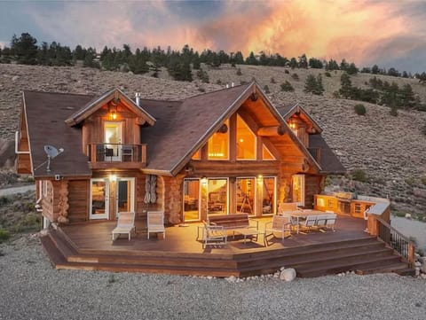 Beautiful lake views from the cozy living room