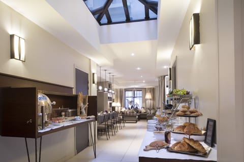 Daily buffet breakfast for a fee