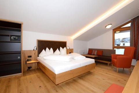 Hypo-allergenic bedding, in-room safe, free cribs/infant beds, free WiFi