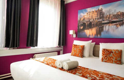 Double Room | Blackout drapes, iron/ironing board, free WiFi, bed sheets