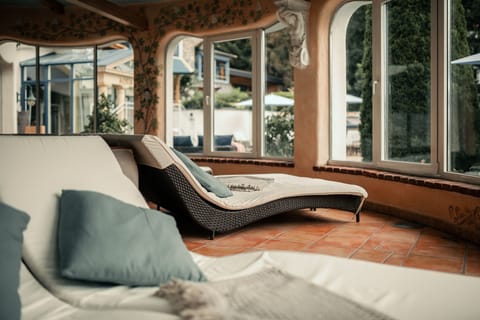 Sauna, hot tub, steam room, hot springs, body treatments, aromatherapy