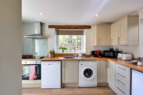 Cottage | Private kitchen | Highchair