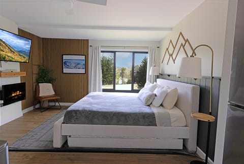 Welcome home to Silver Creek 1125!  Escape to this charming unit perfect for a romantic getaway!