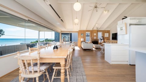 Light and bright living spaces with stunning views