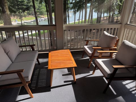 Screened-in deck