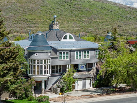 Modern Ski Condo in a Historic Victorian Style building