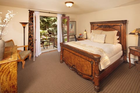 Deluxe Room, 1 Queen Bed | Premium bedding, individually decorated, individually furnished, desk