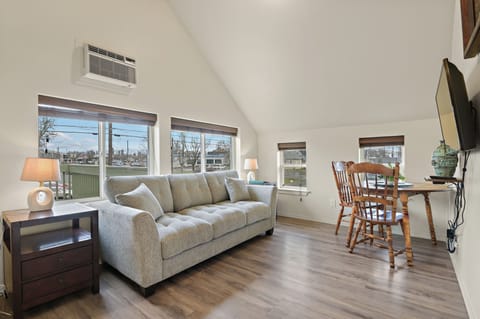 Family Suite, 3 Bedrooms, Non Smoking, City View | Living area | 32-inch flat-screen TV with cable channels, TV