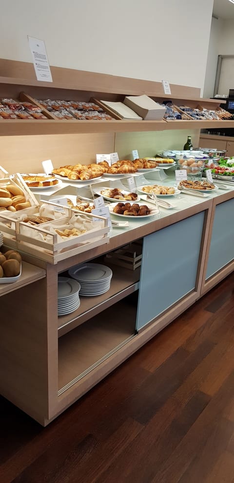 Daily buffet breakfast for a fee