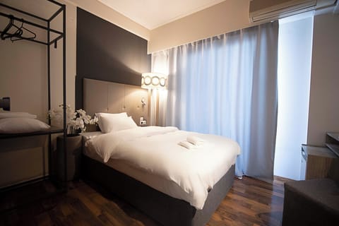 Single Room | In-room safe, desk, soundproofing, free cribs/infant beds