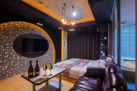 Soundproofing, free WiFi