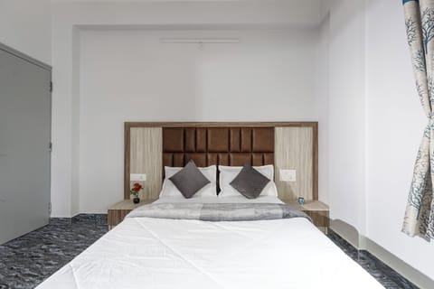 Apartment (2 Bedrooms) | 2 bedrooms, laptop workspace, iron/ironing board, bed sheets