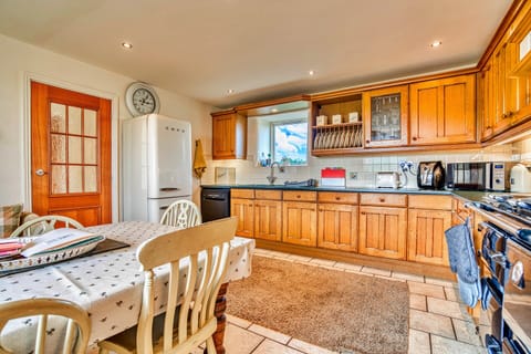 Cottage | Private kitchen | Highchair