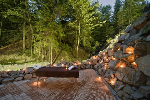 Sauna, hot tub, steam room, body treatments, mud baths, hydrotherapy