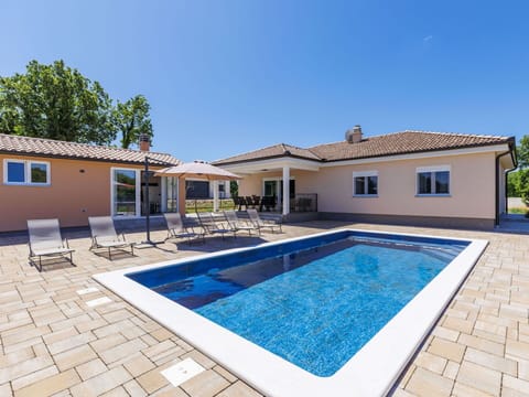 Swimming Pool, Residential Area, Flooring, Composite Material, Flagstone, Tile, Shade, Leisure, Estate, Concrete