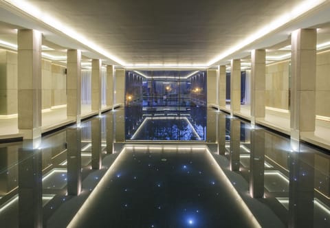 2 indoor pools, sun loungers