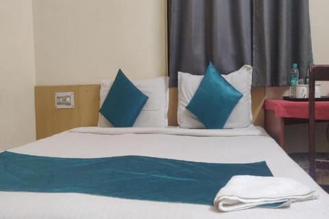 Deluxe Double Room, City View | Desk, free WiFi