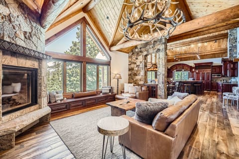 House, 6 Bedrooms | Living area