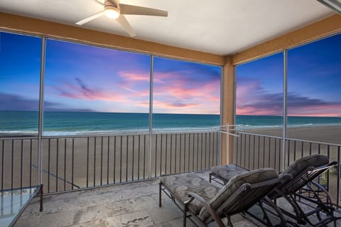 Balcony, Loungers