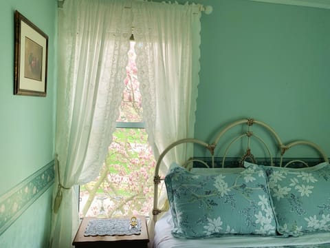 Queen bed  Comfortable