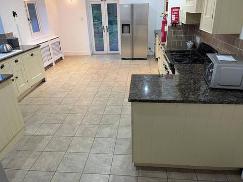 House | Private kitchen | Fridge, microwave, oven, stovetop