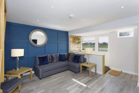 Relax with family in the cosy living area at Blue Puffin Stays Short Lets & Serviced Accommodation, with a comfy sofa and a flat-screen TV with Netflix  for the perfect unwind after a day of exploring.