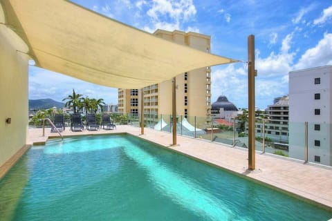 Take a dip in the residents’ sparkling rooftop pool. The shared space is decked with sun lounges to unwind and soak up some rays.