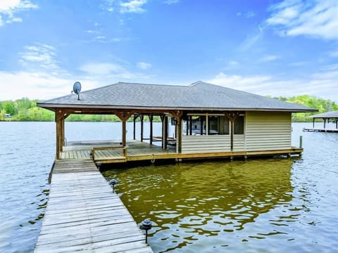 Private & Protected – Covered boat slips and open water access make it easy to come and go—without ever leaving the calm behind.