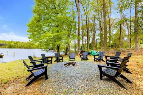 Fireside Gatherings – As the sun sets and stars appear, stories, laughter, and s’mores come to life by the fire.