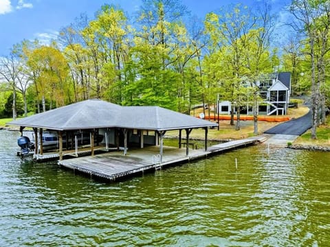 Lake Life, Seamlessly Connected – From front door to open water in just steps—this is lakeside living designed for ease and enjoyment.