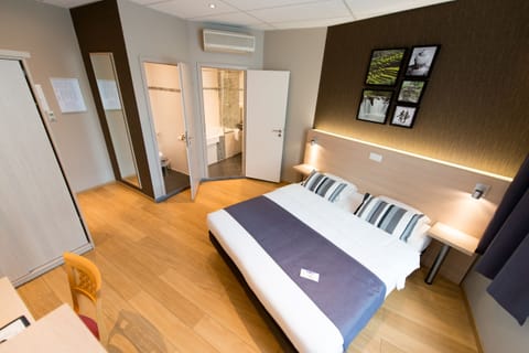 Economy Double Room | Select Comfort beds, in-room safe, desk, soundproofing
