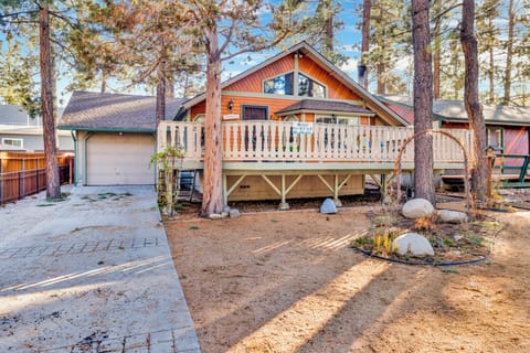 Welcoming cabin entry surrounded by towering pine trees, offering fresh mountain air and a peaceful forest setting—the perfect first impression for your Big Bear Lake getaway.