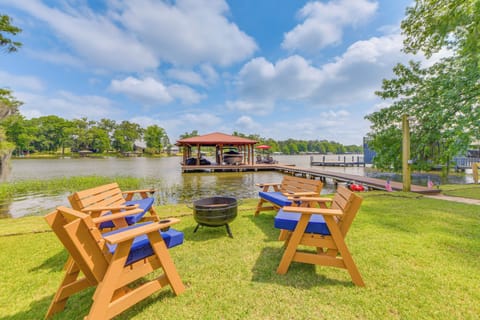 Cobb Vacation Rental | 3BR | 1BA | 1,104 Sq Ft | 4 Steps Required