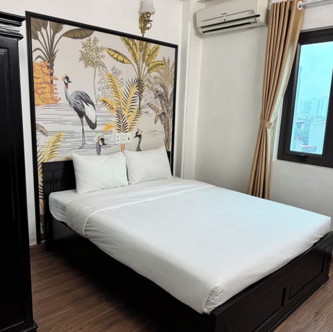 Standard Room, 1 Queen Bed, City View | Hypo-allergenic bedding, minibar, free WiFi