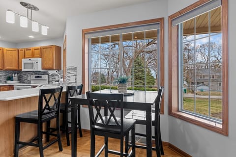Extra seating in the breakfast nook