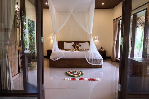 Individually furnished, desk, laptop workspace, free WiFi