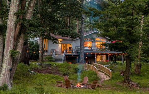 River House is the ultimate escape. Wake up surrounded by nature’s beauty, spend your days exploring nearby adventures, and return to relax in total comfort. Every moment here is filled with fresh air, stunning views, and unforgettable experiences.