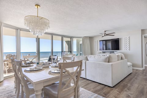 Gulf front dining and living room