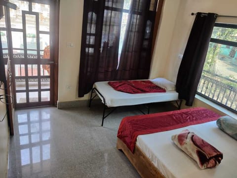 Triple Room, Non Smoking, Mountain View | Bed sheets