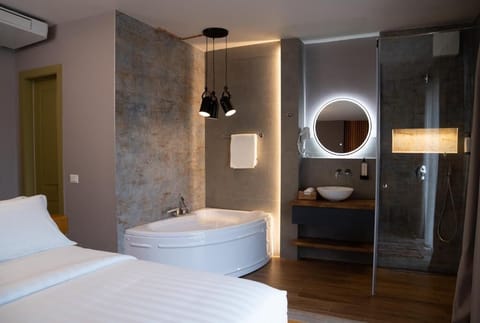 Superior Double Room, Garden View | Desk, soundproofing, free WiFi