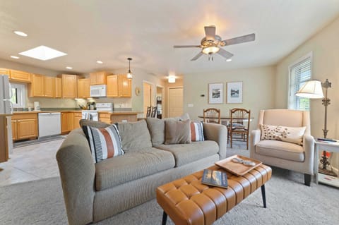 Open, bright, and made for connection—this living space is where coffee starts the day, meals bring everyone together, and evenings wind down in comfort.
