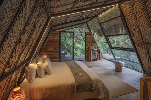Double Room, Bathtub | Premium bedding, minibar, in-room safe, bed sheets
