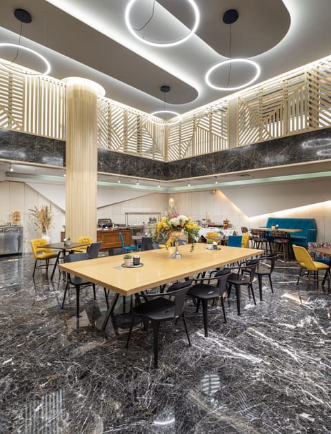 Lunch and dinner served