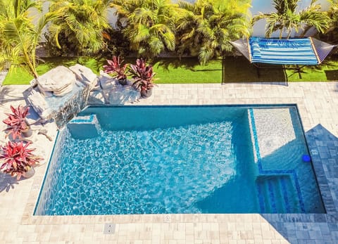 Your private tropical oasis: pool, grotto and waterfall - ready for fun/relaxing